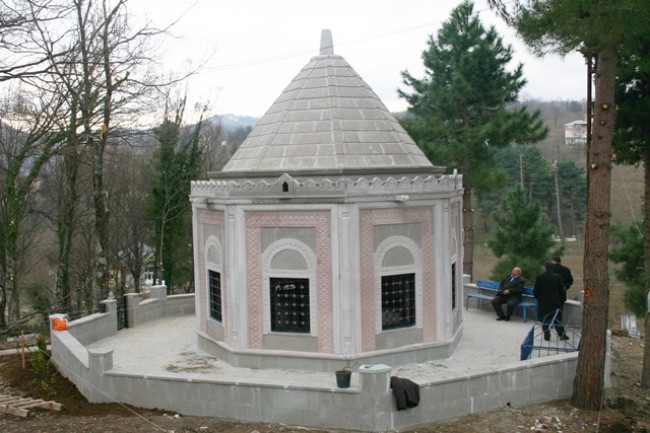 ONERHEKİMPİRAZİZTURBESİ